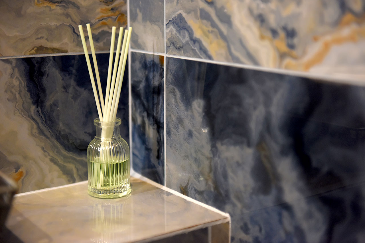 Decoration, room fragrance
